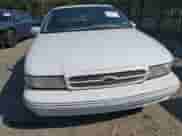 1996 Chevrolet Caprice 1SA Special Value z VIN 1G1BL52P0TR107324, wystawiony jako IAAI lot #42914263 z przebiegiem Nie podano mil oraz . Historia ofert i sprzedaży dostępna na DreamBid. Obrazek 6.