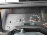 2003 Jeep Wrangler X z VIN 1J4FA39S23P359983, wystawiony jako Copart lot #59469005 z przebiegiem 118 585 mil mil oraz Czysty tytuł • Clean title. Historia ofert i sprzedaży dostępna na DreamBid. Obrazek 9.