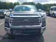 2018 Toyota Tundra Limited z VIN 5TFHY5F13JX716117, wystawiony jako IAAI lot #42993233 z przebiegiem 66 659 mil mil oraz . Historia ofert i sprzedaży dostępna na DreamBid. Obrazek 12.