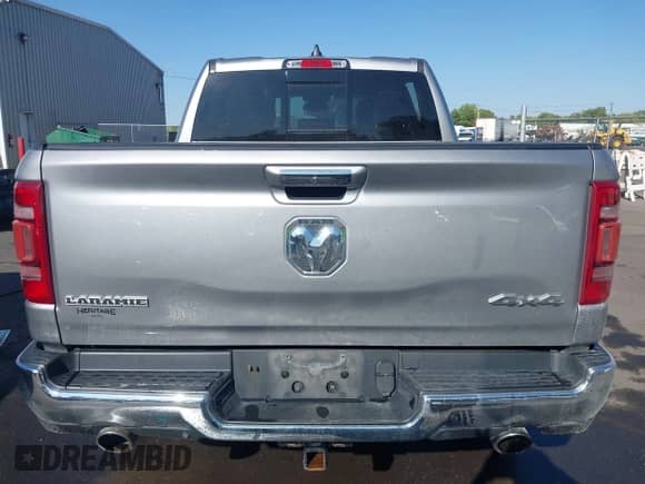 2019 Ram 1500 Laramie z VIN 1C6SRFJTXKN516700, wystawiony jako IAAI lot #43223624 z przebiegiem 75 378 mil mil oraz . Historia ofert i sprzedaży dostępna na DreamBid. Obrazek 16.