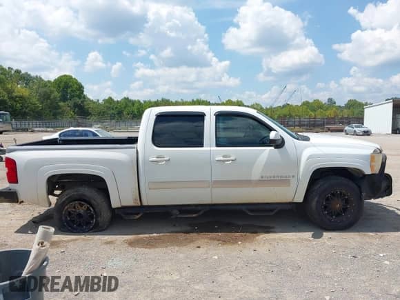 2008 Chevrolet Silverado 1500 LTZ with VIN 3GCEK13308G135238, listed as a IAAI auction lot 43026975 with 207,592 mi miles and . Bid and sale history available at DreamBid. Image 12.