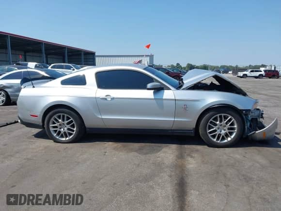 2012 Ford Mustang V6 with VIN 1ZVBP8AM7C5220275, listed as a IAAI auction lot 43152834 with 211,238 mi miles and . Bid and sale history available at DreamBid. Image 13.