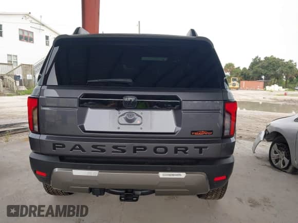 2026 Honda Passport TrailSport Elite with VIN 5FNYF9H84TB006518, listed as a IAAI auction lot 43173762 with 9,713 mi miles and . Bid and sale history available at DreamBid. Image 17.