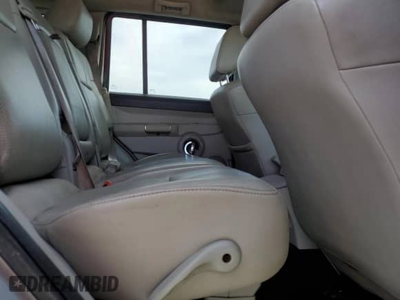 2006 Jeep Commander Limited z VIN 1J8HH58N86C283563, wystawiony jako Copart lot #64751605 z przebiegiem 203 567 mil mil oraz Szkoda całkowita • Salvage title. Historia ofert i sprzedaży dostępna na DreamBid. Obrazek 10.