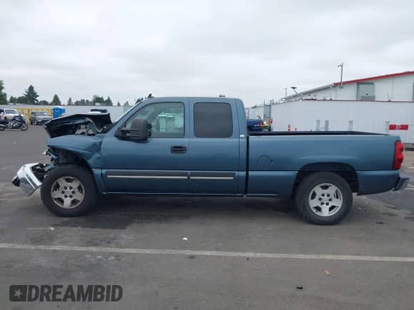 2006 Chevrolet Silverado 1500 LS z VIN 1GCEC19T06Z162702, wystawiony jako IAAI lot #43184373 z przebiegiem Nie podano mil oraz . Historia ofert i sprzedaży dostępna na DreamBid. Obrazek 15.