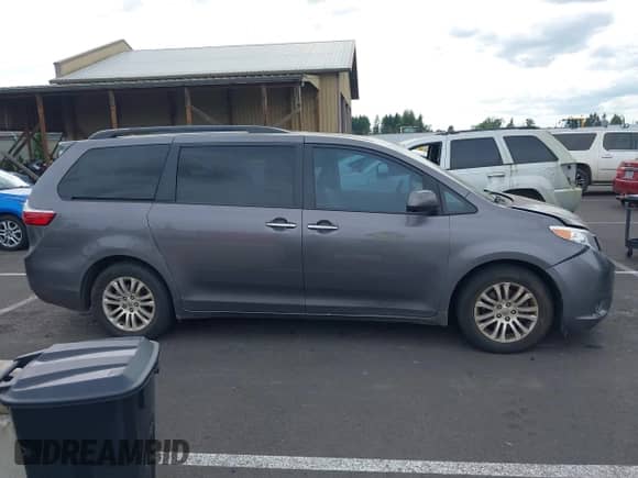 2016 Toyota Sienna XLE with VIN 5TDYK3DC5GS726222, listed as a IAAI auction lot 42539314 with 127,549 mi miles and . Bid and sale history available at DreamBid. Image 13.