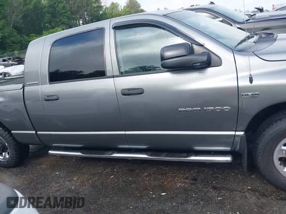 2007 Dodge 1500 SLT z VIN 3D7KR19D57G736423, wystawiony jako IAAI lot #42145607 z przebiegiem 298 274 mil mil oraz . Historia ofert i sprzedaży dostępna na DreamBid. Obrazek 13.