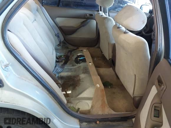 1994 Toyota Camry LE z VIN 4T1SK12EXRU336239, wystawiony jako IAAI lot #43305210 z przebiegiem 184 899 mil mil oraz . Historia ofert i sprzedaży dostępna na DreamBid. Obrazek 8.