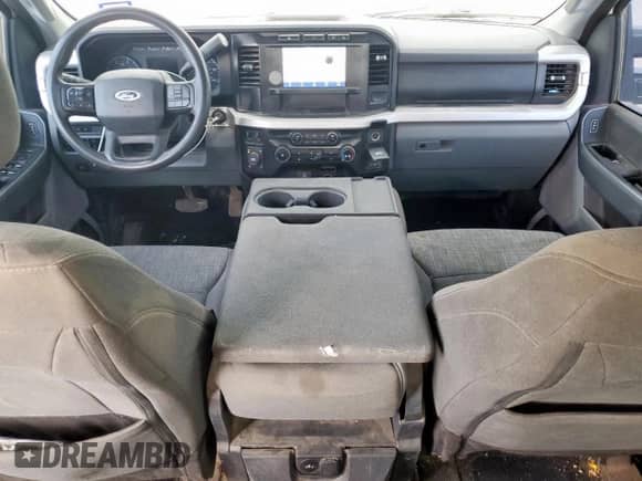 2023 Ford F-250 XL z VIN 1FT7W2BTXPEC11512, wystawiony jako Copart lot #81217155 z przebiegiem Nie podano mil oraz Szkoda całkowita • Salvage title. Historia ofert i sprzedaży dostępna na DreamBid. Obrazek 8.