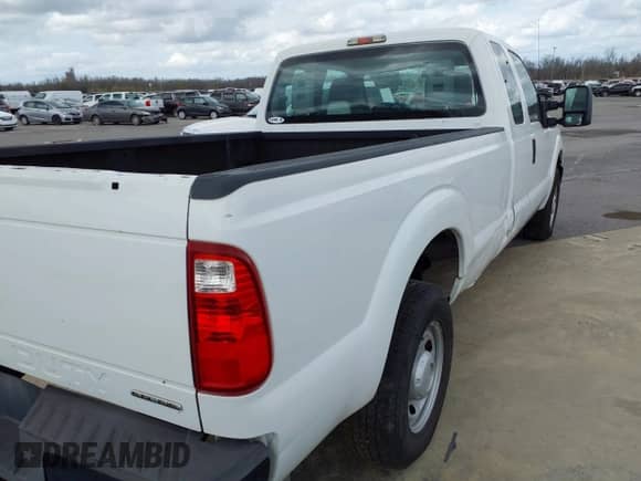 2013 Ford F-250 XL z VIN 1FT7X2A62DEA09882, wystawiony jako IAAI lot #41759945 z przebiegiem 56 894 mil mil oraz . Historia ofert i sprzedaży dostępna na DreamBid. Obrazek 4.