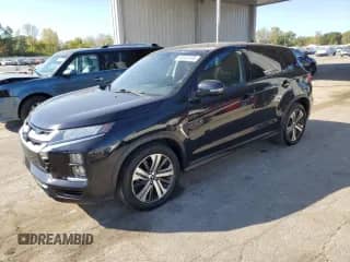 2021 Mitsubishi Outlander ES z VIN JA4ARUAU5MU024497, wystawiony jako Copart lot #86643455 z przebiegiem 72 617 mil mil oraz Czysty tytuł • Clean title. Historia ofert i sprzedaży dostępna na DreamBid. Obrazek 1.