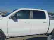 2020 Ram 1500 Big Horn z VIN 1C6SRFFT8LN397491, wystawiony jako IAAI lot #42543417 z przebiegiem 74 639 mil mil oraz . Historia ofert i sprzedaży dostępna na DreamBid. Obrazek 15.