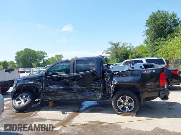2020 Chevrolet Colorado 4WD Z71 with VIN 1GCGTDEN5L1159354, listed as a IAAI auction lot 43030671 with 81,493 mi miles and . Bid and sale history available at DreamBid. Image 14.