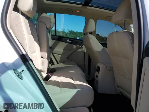 2015 Volkswagen Tiguan S z VIN WVGAV7AX1FW552859, wystawiony jako Copart lot #84184725 z przebiegiem 79 193 mil mil oraz Szkoda całkowita • Salvage title. Historia ofert i sprzedaży dostępna na DreamBid. Obrazek 11.