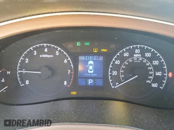 2013 Hyundai Genesis 3.8L with VIN KMHGC4DD9DU247926, listed as a Copart auction lot 61735335 with 218,121 mi miles and Salvage title. Bid and sale history available at DreamBid. Image 9.