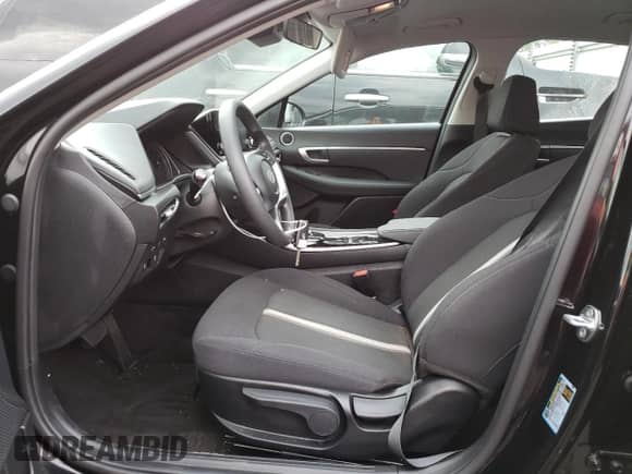 2022 Hyundai Sonata SE z VIN KMHL24JAXNA239820, wystawiony jako Copart lot #53312743 z przebiegiem 8 067 mil mil oraz Szkoda całkowita • Salvage title. Historia ofert i sprzedaży dostępna na DreamBid. Obrazek 7.