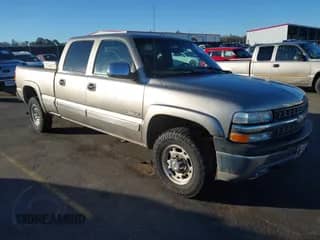 2001 Chevrolet Silverado 1500HD LS z VIN 1GCGK13U41F178246, wystawiony jako IAAI lot #41330439 z przebiegiem 241 867 mil mil oraz . Historia ofert i sprzedaży dostępna na DreamBid. Obrazek 1.