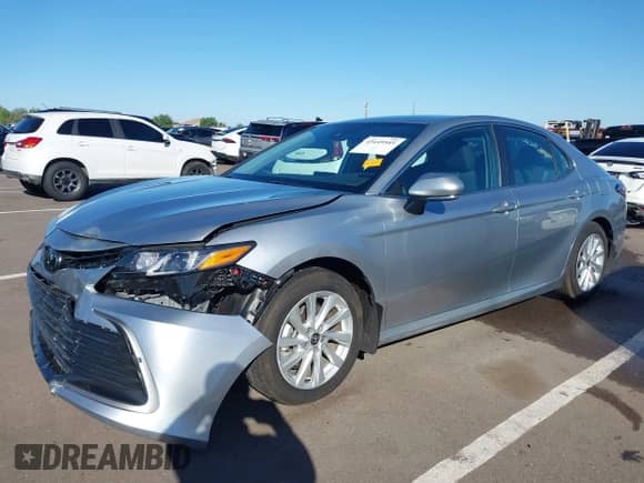 2023 Toyota Camry LE z VIN 4T1R11AK2PU828477, wystawiony jako IAAI lot #43449545 z przebiegiem 8 235 mil mil oraz . Historia ofert i sprzedaży dostępna na DreamBid. Obrazek 6.