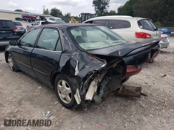 1999 Honda Accord EX z VIN 1HGCG1654XA001479, wystawiony jako Copart lot #81662695 z przebiegiem 218 789 mil mil oraz Szkoda całkowita • Salvage title. Historia ofert i sprzedaży dostępna na DreamBid. Obrazek 2.