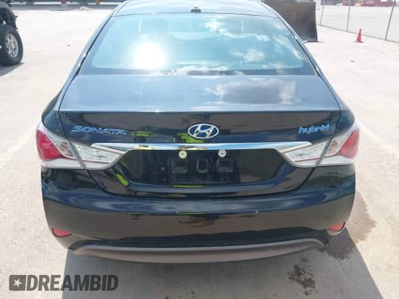 2015 Hyundai Sonata z VIN KMHEC4A49FA135322, wystawiony jako IAAI lot #42628463 z przebiegiem 137 143 mil mil oraz . Historia ofert i sprzedaży dostępna na DreamBid. Obrazek 16.