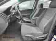 2007 Honda Accord LX z VIN 1HGCM56497A175944, wystawiony jako Copart lot #52051655 z przebiegiem 108 748 mil mil oraz Czysty tytuł • Clean title. Historia ofert i sprzedaży dostępna na DreamBid. Obrazek 7.