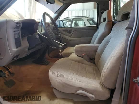 1995 Chevrolet S-10 z VIN 1GCCS1448SK163433, wystawiony jako Copart lot #86222225 z przebiegiem 59 638 mil mil oraz Szkoda całkowita • Salvage title. Historia ofert i sprzedaży dostępna na DreamBid. Obrazek 7.