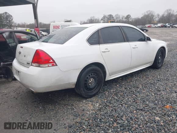 2013 Chevrolet Impala Police z VIN 2G1WD5E33D1210058, wystawiony jako IAAI lot #41574143 z przebiegiem 156 643 mil mil oraz . Historia ofert i sprzedaży dostępna na DreamBid. Obrazek 4.