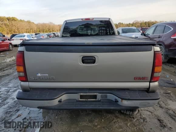2002 GMC Sierra 1500 z VIN 1GTEC14W22Z240649, wystawiony jako Copart lot #42958365 z przebiegiem 105 857 mil mil oraz Szkoda całkowita • Salvage title. Historia ofert i sprzedaży dostępna na DreamBid. Obrazek 6.