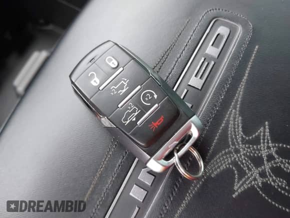 2022 Ram 1500 Limited z VIN 1C6SRFHT4NN307849, wystawiony jako IAAI lot #41868725 z przebiegiem 105 294 mil mil oraz . Historia ofert i sprzedaży dostępna na DreamBid. Obrazek 11.