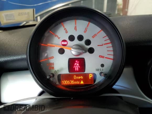 2013 MINI Hardtop with VIN WMWSU3C54DT686969, listed as a Copart auction lot 62160145 with 100,636 mi miles and Clean title. Bid and sale history available at DreamBid. Image 9.