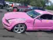 2005 Ford Mustang Deluxe z VIN 1ZVFT80N155184125, wystawiony jako IAAI lot #42852713 z przebiegiem Nie podano mil oraz . Historia ofert i sprzedaży dostępna na DreamBid. Obrazek 6.