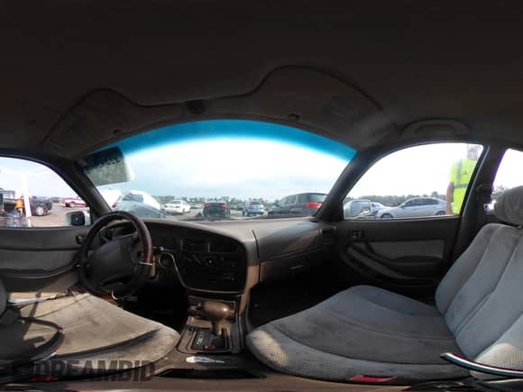 1996 Toyota Camry LE z VIN 4T1BF12K1TU871333, wystawiony jako IAAI lot #42295901 z przebiegiem 196 769 mil mil oraz . Historia ofert i sprzedaży dostępna na DreamBid. Obrazek 17.