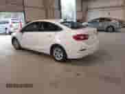 2019 Chevrolet Cruze z VIN 1G1BJ5SM0K7105966, wystawiony jako IAAI lot #40857450 z przebiegiem 79 555 mil mil oraz . Historia ofert i sprzedaży dostępna na DreamBid. Obrazek 3.