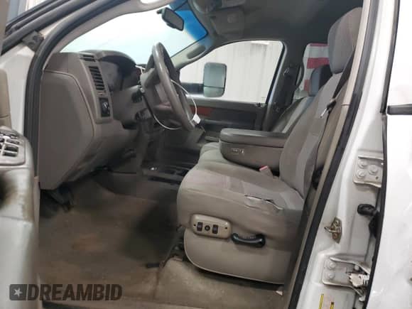 2006 Dodge 2500 SLT z VIN 3D7KR29C36G146412, wystawiony jako Copart lot #51276335 z przebiegiem 292 379 mil mil oraz Czysty tytuł • Clean title. Historia ofert i sprzedaży dostępna na DreamBid. Obrazek 7.