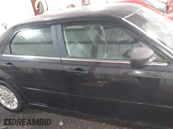 2006 Chrysler 300 with VIN 2C3KA43R06H211764, listed as a IAAI auction lot 42700096 with 237,724 mi miles and . Bid and sale history available at DreamBid. Image 13.