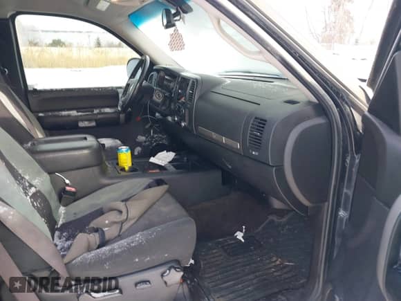 2008 Chevrolet Silverado 1500 1LT z VIN 2GCEK190X81265260, wystawiony jako IAAI lot #41196623 z przebiegiem 172 730 mil mil oraz . Historia ofert i sprzedaży dostępna na DreamBid. Obrazek 5.