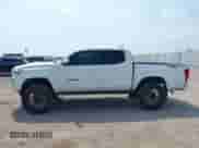2019 Toyota Tacoma SR5 с VIN 3TMAZ5CN9KM100080, выставлен на аукционе IAAI как лот 43053191 с пробегом 98 434 миль миль и . История ставок и продаж доступна на DreamBid. Изображение 14.