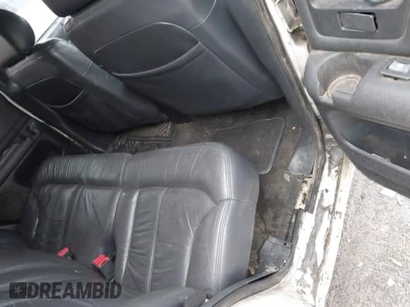 1999 Chevrolet Blazer LS z VIN 1GNDT13W0X2207959, wystawiony jako IAAI lot #41480348 z przebiegiem 220 877 mil mil oraz . Historia ofert i sprzedaży dostępna na DreamBid. Obrazek 8.