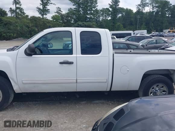 2011 Chevrolet Silverado 1500 LT z VIN 1GCRCSEA0BZ132671, wystawiony jako IAAI lot #43030753 z przebiegiem 107 371 mil mil oraz . Historia ofert i sprzedaży dostępna na DreamBid. Obrazek 14.