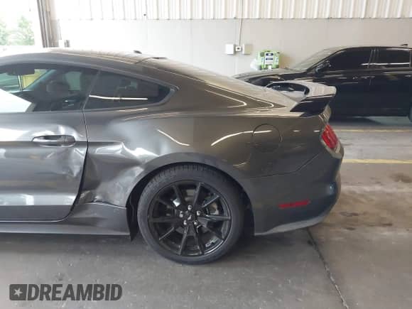 2017 Ford Mustang GT z VIN 1FA6P8CF0H5247785, wystawiony jako IAAI lot #43151880 z przebiegiem 58 439 mil mil oraz . Historia ofert i sprzedaży dostępna na DreamBid. Obrazek 6.