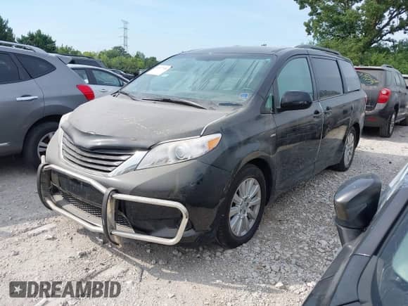 2017 Toyota Sienna LE with VIN 5TDJZ3DC8HS151404, listed as a IAAI auction lot 42977336 with Not provided miles and . Bid and sale history available at DreamBid. Image 17.