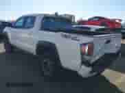 2021 Toyota Tacoma SR5 z VIN 3TMAZ5CN7MM144212, wystawiony jako IAAI lot #41707150 z przebiegiem 75 113 mil mil oraz . Historia ofert i sprzedaży dostępna na DreamBid. Obrazek 3.