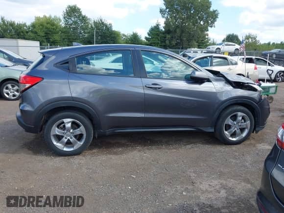 2022 Honda HR-V LX z VIN 3CZRU6H39NM774128, wystawiony jako IAAI lot #43063717 z przebiegiem 42 145 mil mil oraz . Historia ofert i sprzedaży dostępna na DreamBid. Obrazek 13.
