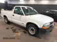 1999 Chevrolet S-10 LS z VIN 1GCCS1449XK144901, wystawiony jako IAAI lot #42276236 z przebiegiem 89 988 mil mil oraz . Historia ofert i sprzedaży dostępna na DreamBid. Obrazek 1.