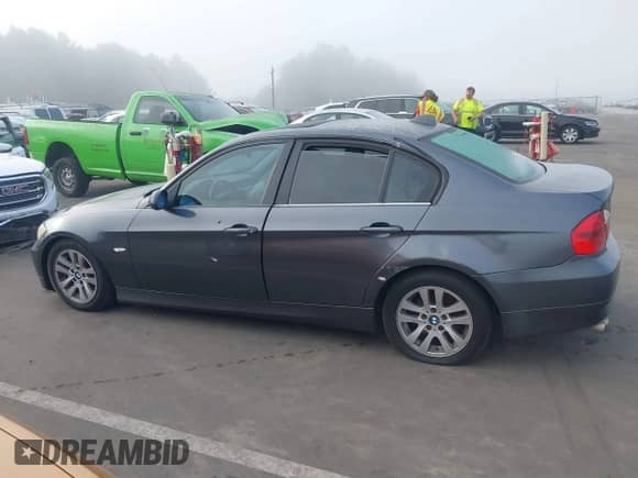 2007 BMW 3 Series 328i z VIN WBAVC53507FZ74485, wystawiony jako IAAI lot #43292107 z przebiegiem 176 945 mil mil oraz . Historia ofert i sprzedaży dostępna na DreamBid. Obrazek 14.