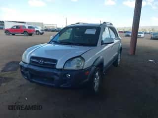 2008 Hyundai Tucson SE z VIN KM8JN12D38U879084, wystawiony jako IAAI lot #43194499 z przebiegiem 144 747 mil mil oraz . Historia ofert i sprzedaży dostępna na DreamBid. Obrazek 2.