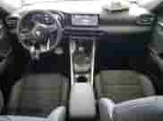 2024 Dodge Hornet GT z VIN ZACNDFANXR3A31231, wystawiony jako Copart lot #45718245 z przebiegiem 27 474 mil mil oraz Czysty tytuł • Clean title. Historia ofert i sprzedaży dostępna na DreamBid. Obrazek 8.