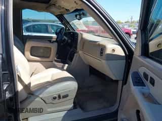 2003 Chevrolet Tahoe Z71 z VIN 1GNEK13Z43R132153, wystawiony jako IAAI lot #43380767 z przebiegiem 267 246 mil mil oraz . Historia ofert i sprzedaży dostępna na DreamBid. Obrazek 5.