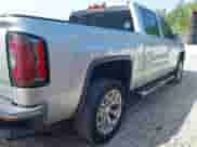 2018 GMC Sierra 1500 SLT z VIN 3GTU1NER7JG105439, wystawiony jako IAAI lot #42464862 z przebiegiem 167 209 mil mil oraz . Historia ofert i sprzedaży dostępna na DreamBid. Obrazek 6.