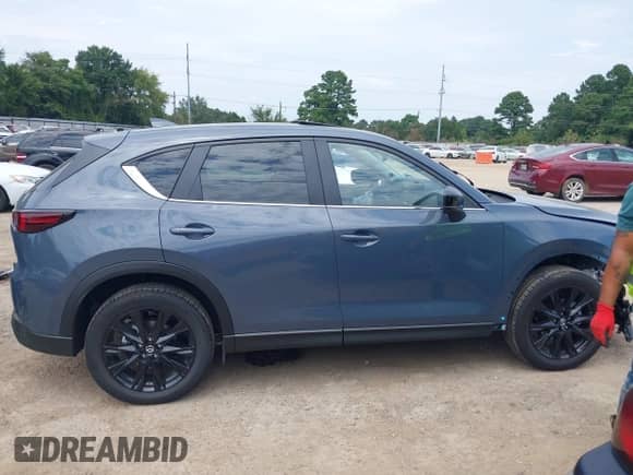 2025 Mazda CX-5 S Carbon Edition z VIN JM3KFBCM5S0702469, wystawiony jako IAAI lot #43076943 z przebiegiem 725 mil mil oraz . Historia ofert i sprzedaży dostępna na DreamBid. Obrazek 14.